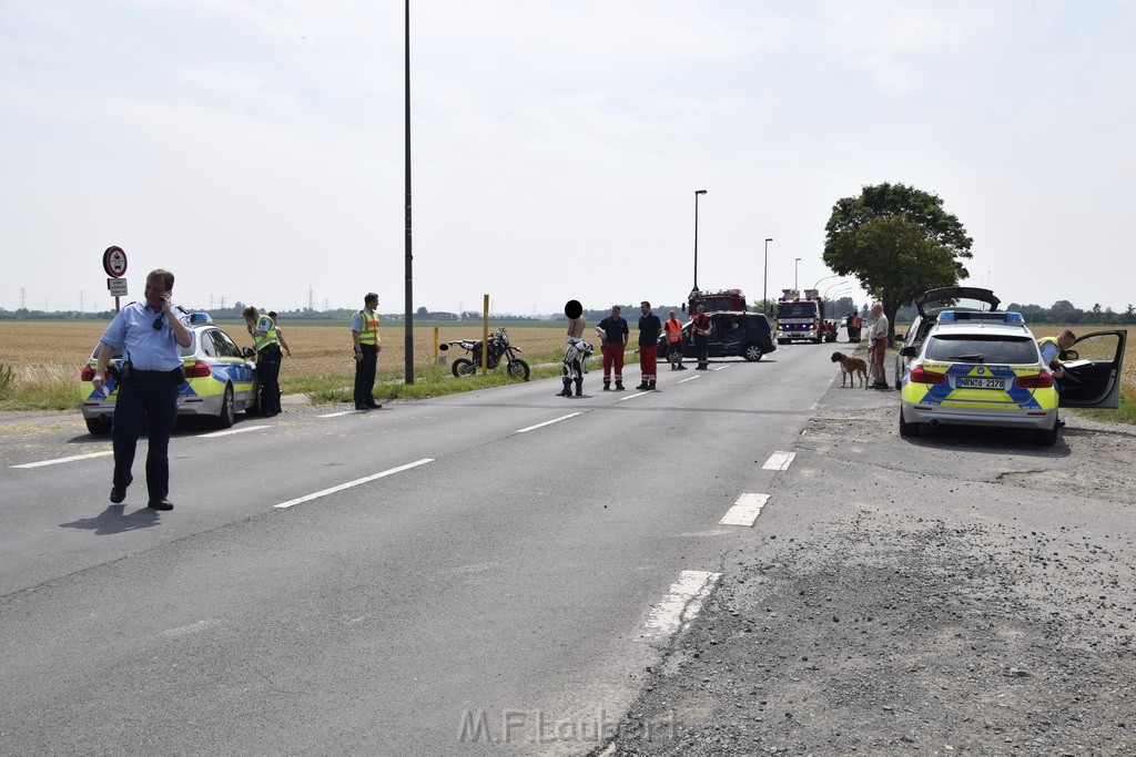 Schwerer Krad Pkw Unfall Koeln Porz Libur Liburer Landstr (Krad Fahrer nach Tagen verstorben) P038.JPG - Miklos Laubert